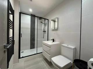 1 Bedroom Luxurious Apartment Town Centre - 4