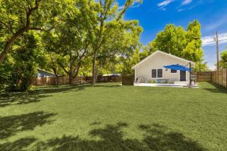 The Johnson - Spacious backyard and fire pit - 1