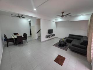 Homestay In Taman Rasa Utama, Hulu Selangor - 9