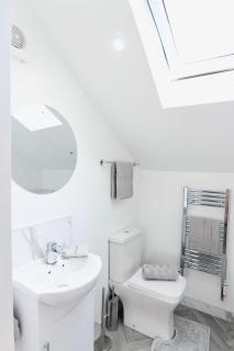 Spacious 2BR Haven Near Sheffield Centre - 5