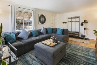 Hot tub, firepit, fenced yard, & BBQ near Airport - 1