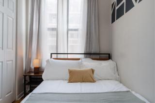 Flexhome Ukrainian Village • 2BR • Convenient Walkability · Sleeps 6 - 5