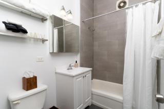 Flexhome Ukrainian Village • 2BR • Convenient Walkability · Sleeps 6 - 3