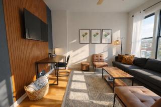 Flexhome Ukrainian Village • 2BR • Convenient Walkability · Sleeps 6 - 0