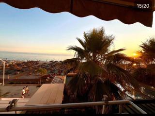 Sea Side Apartment With Balcony - 8