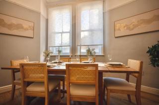 House 6BR Family, Golfing or Contractors Parking - 1