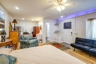Gateway to Greers Ferry Lake! Cozy Couple's Escape - 1