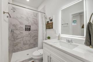 Luxe 3 BR with Garage and Patio, 5 minutes away from NRG and Med Center - 6