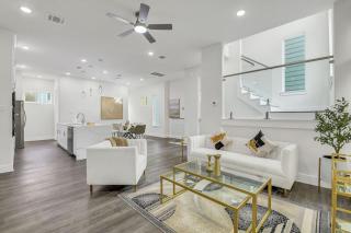 Luxe 3 BR with Garage and Patio, 5 minutes away from NRG and Med Center - 4
