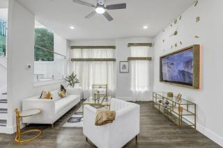 Luxe 3 BR with Garage and Patio, 5 minutes away from NRG and Med Center - 1