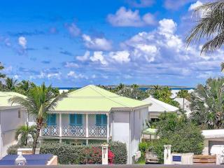 Villa Natica · Pool · Prime Location - 9