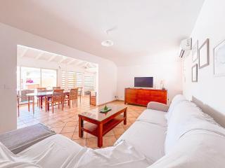 Villa Natica · Pool · Prime Location - 5