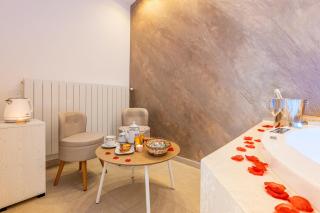 Dimora Libertà Luxury con Vista Piazza E Vasca Idromassaggio In Camera A 15 Minuti dal Mare - 1