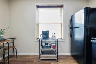 King 1 Bed, 1 Bath - Upstairs Unit - 4