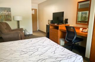 Monument Inn & Suites - 9