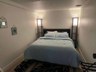 Poolside Hideaway Heated Pool All Year Ideal for Groups Sleeps 6 plus - 5