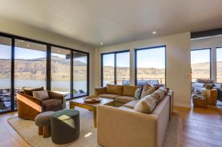 Private Hot Tub! Luxe Hood River Retreat Near Dtwn - 2