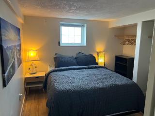 Poolside Shared Suite - Private Queen Room with Heated Pool - 5