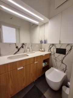 Modern Oasis Steps from Everything - 7