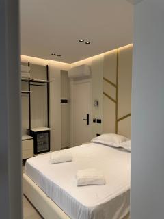 Hotel Kloi - Rooms & Jacuzzi Vlorë - 9