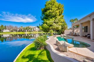 Gorgeous Lakefront Paradise w Pool & Views - 0