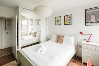 Bright Spacious 1BR Flat in Vibrant Dalston - 2