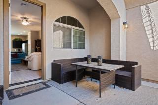 Upscale Condo Min from Shopping and Restaurants - 4