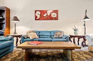 Upscale Condo Min from Shopping and Restaurants - 2