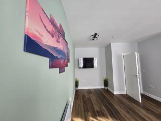 Spacious stylish flat near city centre - 5