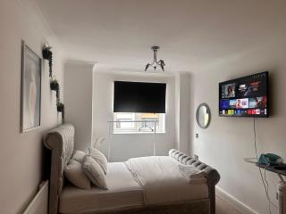 Charming Birmingham Apartment with mini balcony and WiFi with a free parking - 9