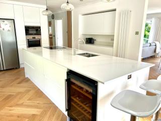 Stunning property with sea views and heated swimspa - 6