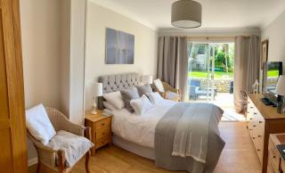 Stunning property with sea views and heated swimspa - 4