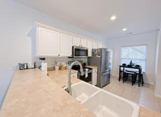 Sunset Vibes Retreat – Lakefront 2BR Condo w/ Pool, No Pets Allowed, Near Ozarks Amphitheater - 4