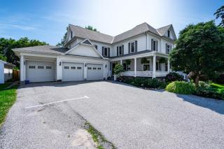 The Miracle Room Dream Estate Inn - 9