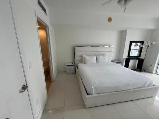 Sleek Condo with Bay and City Views in Brickell - 8