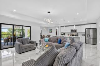 Villa Capeside Waterfront Home with Heated Pool & Spa - 8