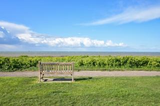 Amazing Beachside 2BD Family Home with Garden - 8