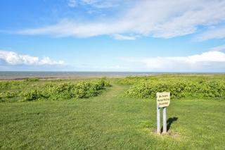 Amazing Beachside 2BD Family Home with Garden - 4