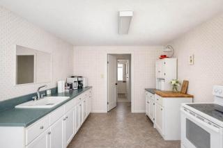 Beach front cottage 11 on Big Basswood Lake - 6