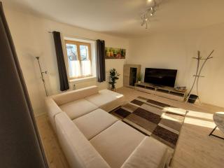 Moderne Ferienwohnung nahe Innsbruck mit Bergblick - Absam - 1