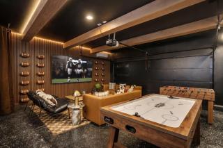 LUX 5 Bedroom - Walk to FIFA AT&T & Globe Life Stadium - Pickleball basketball movie theater gameroom firepit and more - 2