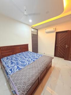 Elegant villa getaway - 5