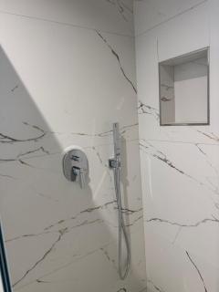 Alesia's Guesthouse - 8