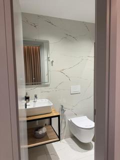 Alesia's Guesthouse - 4