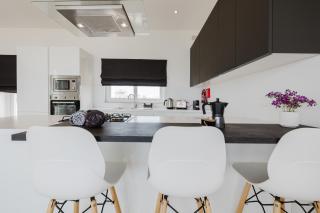 Stunning Penthouse with private pool by Homely - 5