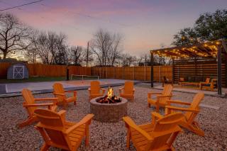 Designer Pickleball Hot Tub Basketball 10 minute walk to FIFA AT&T Globe Life and Choctaw Stadiums - 1