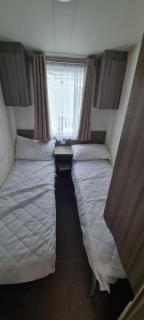 JY Holiday Caravans Wales, Oakfields Towyn Coastal Caravan Sleeps 6 - 4