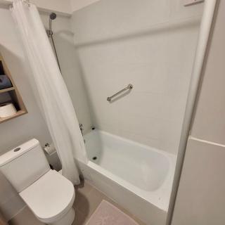 Spacious Modern 1BR Walk to Costanera Center - 5