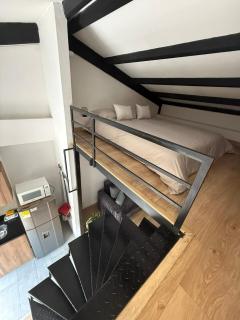 Modern Industrial Loft View of Bogotá Candelaria - 8