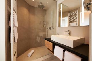Landhotel Haringerhof mit Saunawelt und Naturbadeteich - 9